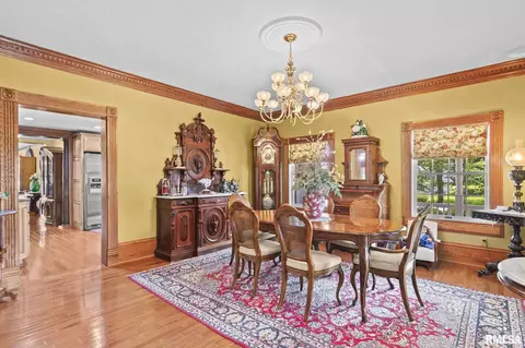 Dining - 4755 W Washington St, Springfield, IL 62711 photo 3 of 4