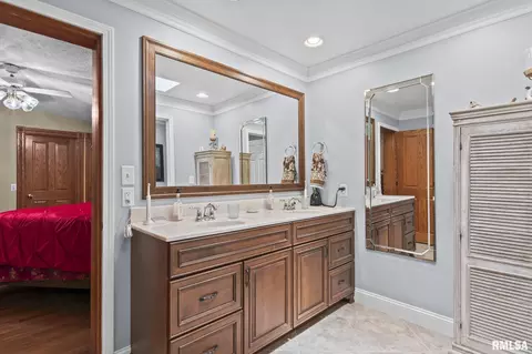 Bath - 4755 W Washington St, Springfield, IL 62711 photo 2 of 4