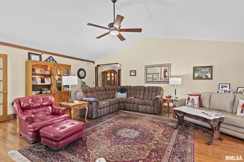 Living - 4755 W Washington St, Springfield, IL 62711 photo 6 of 6