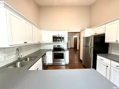 Kitchen - 1908 Bayview Ct, Springfield, IL 62704 photo 5 of 6