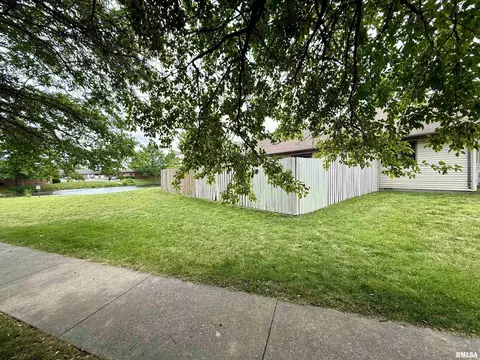 Exterior - 1908 Bayview Ct, Springfield, IL 62704 photo 3 of 6