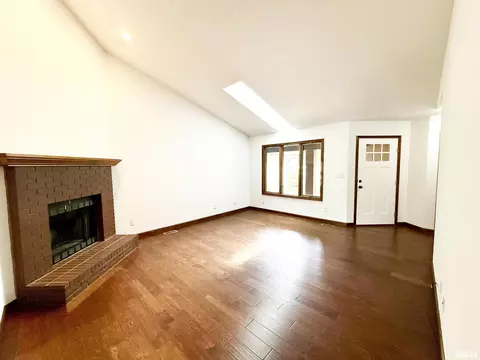 Living - 1908 Bayview Ct, Springfield, IL 62704 photo 2 of 3