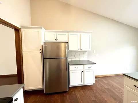 Kitchen - 1908 Bayview Ct, Springfield, IL 62704 photo 3 of 6