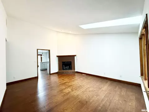 Living - 1908 Bayview Ct, Springfield, IL 62704 photo 3 of 3