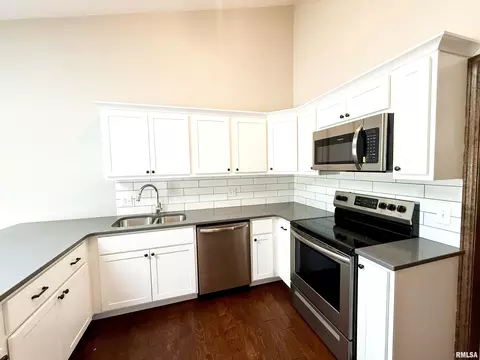 Kitchen - 1908 Bayview Ct, Springfield, IL 62704 photo 2 of 6