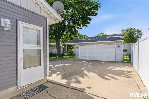 Exterior - 3006 Sandgate Rd, Springfield, IL 62702 photo 3 of 8
