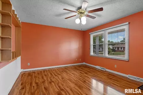 Living - 3006 Sandgate Rd, Springfield, IL 62702 photo 3 of 5