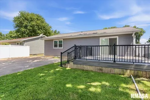 Exterior - 3006 Sandgate Rd, Springfield, IL 62702 photo 7 of 8