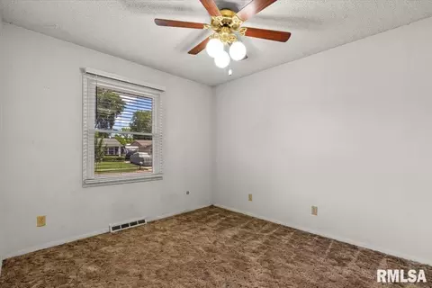 Bedroom - 3006 Sandgate Rd, Springfield, IL 62702 photo 4 of 5