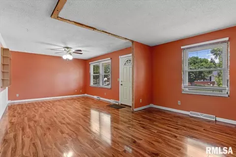 Living - 3006 Sandgate Rd, Springfield, IL 62702 photo 5 of 5