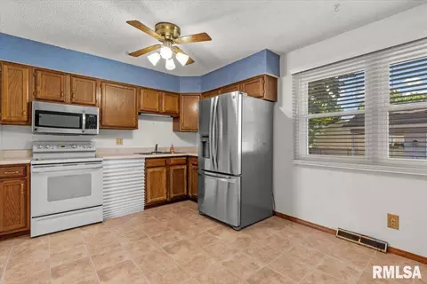 Kitchen - 3006 Sandgate Rd, Springfield, IL 62702 photo 1 of 3