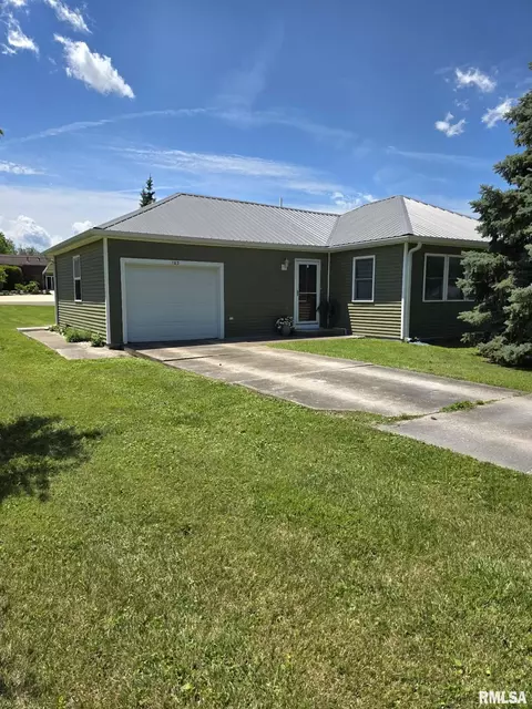 103 W Jefferson St, Camp Point, IL 62320 photo 2