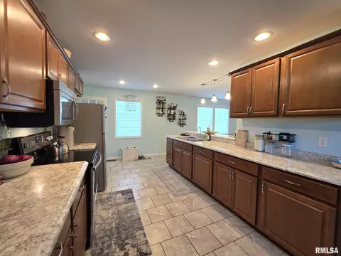 103 W Jefferson St, Camp Point, IL 62320 photo 5