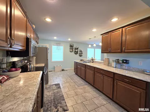 103 W Jefferson St, Camp Point, IL 62320 photo 4