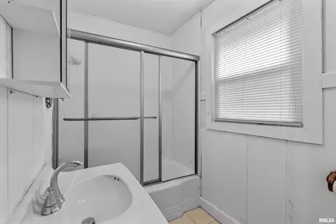 Bath - 2628 S 5th St, Springfield, IL 62703 photo 1 of 1