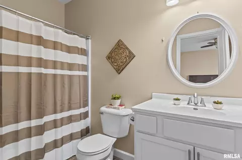 Bath - 3813 Sugar Loaf Dr, Springfield, IL 62711 photo 1 of 2