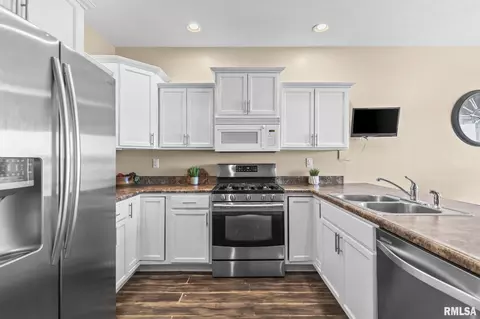 Kitchen - 3813 Sugar Loaf Dr, Springfield, IL 62711 photo 2 of 3