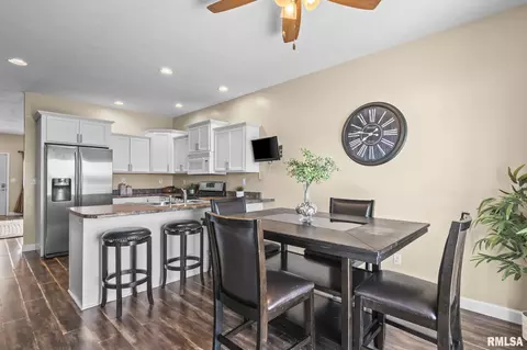 Dining - 3813 Sugar Loaf Dr, Springfield, IL 62711 photo 1 of 2