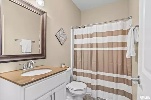 Bath - 3813 Sugar Loaf Dr, Springfield, IL 62711 photo 2 of 2