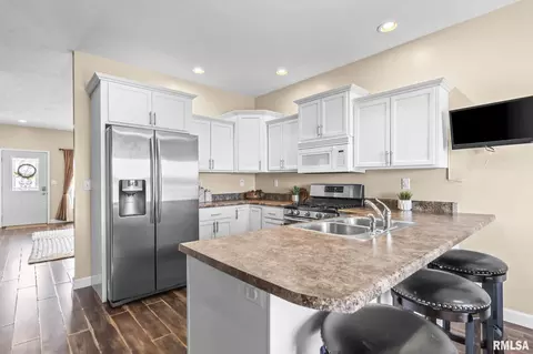 Kitchen - 3813 Sugar Loaf Dr, Springfield, IL 62711 photo 1 of 3