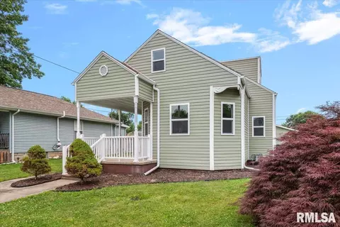 912 W England St, Taylorville, IL 62568