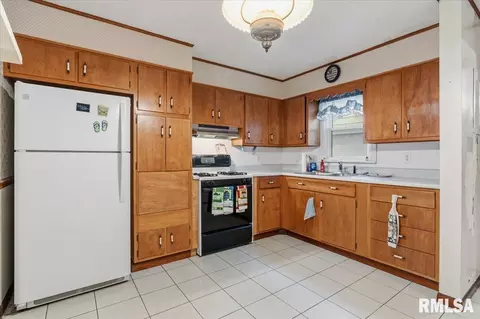 3024 S 2nd St, Springfield, IL 62703 photo 4
