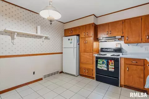 3024 S 2nd St, Springfield, IL 62703 photo 5