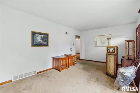 3024 S 2nd St, Springfield, IL 62703 photo 3