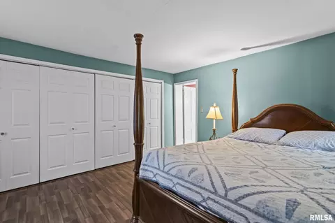Bedroom - 1015 W Washington St, Springfield, IL 62702 photo 3 of 5