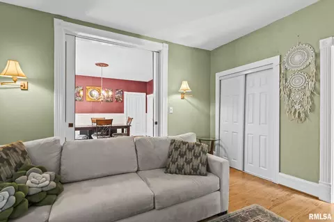 Living - 1015 W Washington St, Springfield, IL 62702 photo 4 of 4