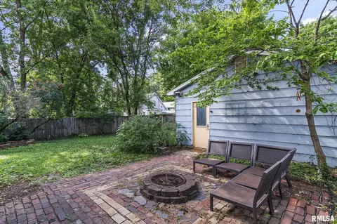 Exterior - 1015 W Washington St, Springfield, IL 62702 photo 2 of 2