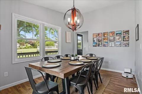 Dining - 2905 Ontario Dr, Springfield, IL 62707 photo 3 of 3