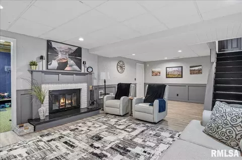 Living - 2905 Ontario Dr, Springfield, IL 62707 photo 5 of 5