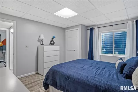 Bedroom - 2905 Ontario Dr, Springfield, IL 62707 photo 4 of 5