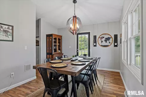 Dining - 2905 Ontario Dr, Springfield, IL 62707 photo 1 of 3