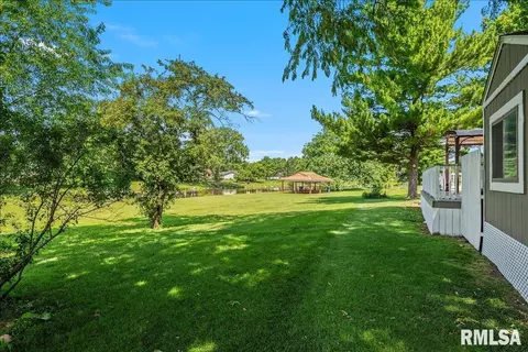 Exterior - 2905 Ontario Dr, Springfield, IL 62707 photo 3 of 7