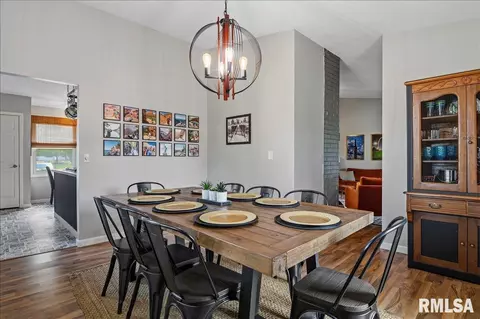 Dining - 2905 Ontario Dr, Springfield, IL 62707 photo 2 of 3