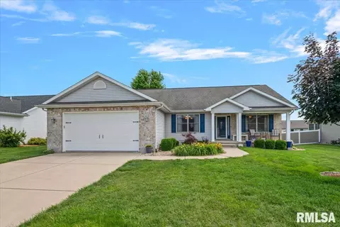 316 Newcombe Ln, Chatham, IL 62629