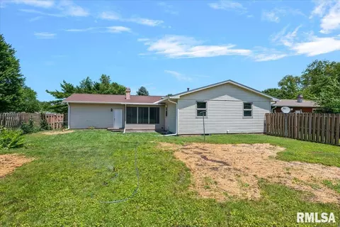 Exterior - 2320 Lindbergh Blvd, Springfield, IL 62704 photo 3 of 4