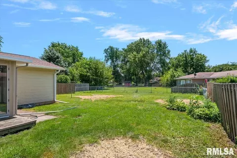 Exterior - 2320 Lindbergh Blvd, Springfield, IL 62704 photo 2 of 4