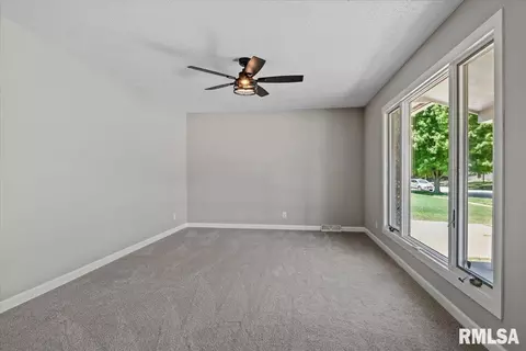 Living - 2320 Lindbergh Blvd, Springfield, IL 62704 photo 1 of 7