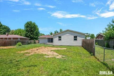 Exterior - 2320 Lindbergh Blvd, Springfield, IL 62704 photo 4 of 4