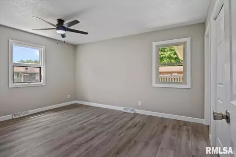 Bedroom - 2320 Lindbergh Blvd, Springfield, IL 62704 photo 1 of 8