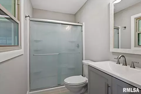 Bath - 2320 Lindbergh Blvd, Springfield, IL 62704 photo 1 of 2