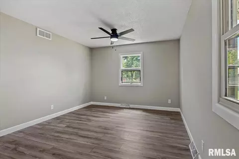 Bedroom - 2320 Lindbergh Blvd, Springfield, IL 62704 photo 2 of 8