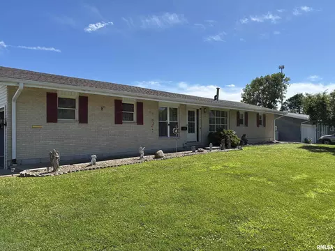 3132 Brentwood Dr, Quincy, IL 62301