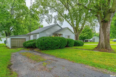 401 Home Ave, Lincoln, IL 62656