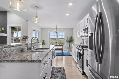 Kitchen - 3704 Westgate Dr, Springfield, IL 62711 photo 2 of 3