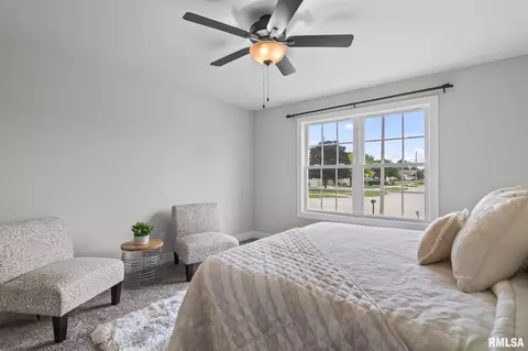 Bedroom - 3704 Westgate Dr, Springfield, IL 62711 photo 5 of 11