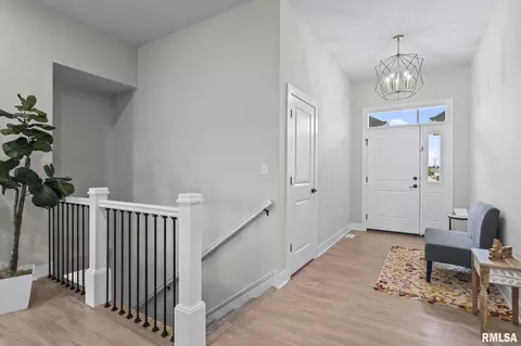 Entry Way - 3704 Westgate Dr, Springfield, IL 62711 photo 1 of 4